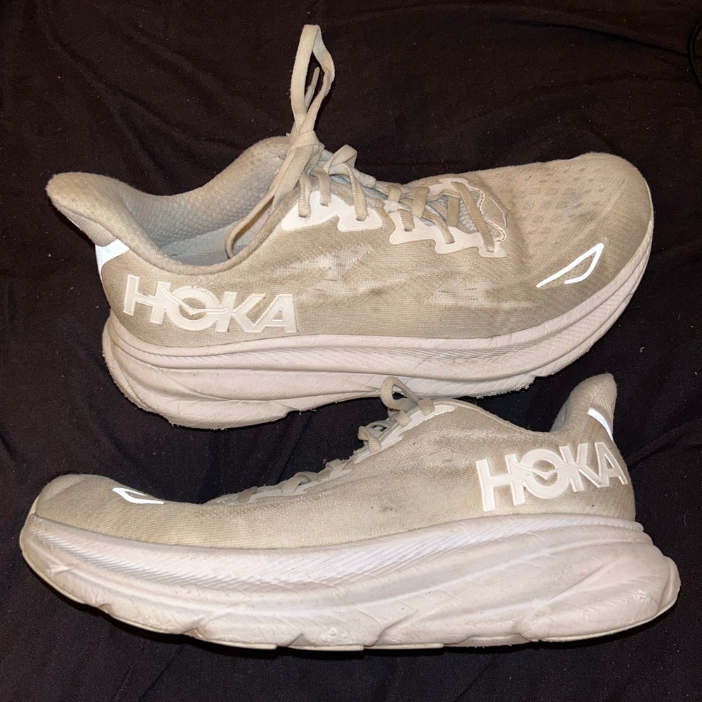 HOKA ONE ONE Clifton 9 Women's Low-top Sneaker Size 10D Wide